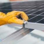 Verhuurder legt zonnepanelen op je bedrijfspand, mag dat zomaar?